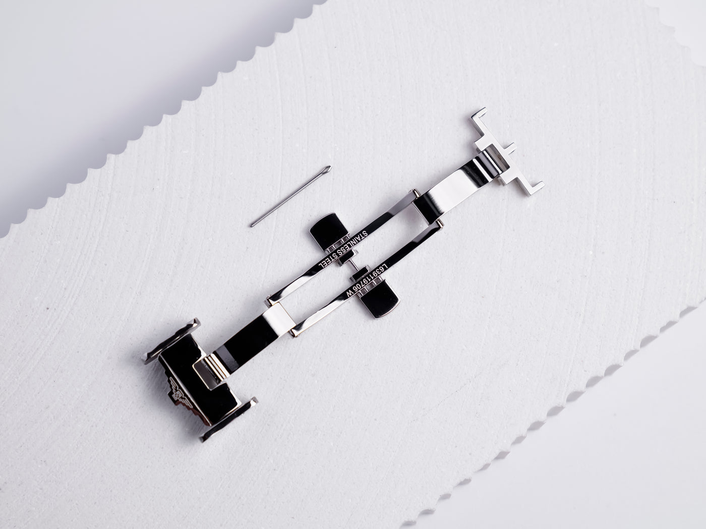 Deployment Folding Clasp | 18mm Stainless Steel | L639119706W